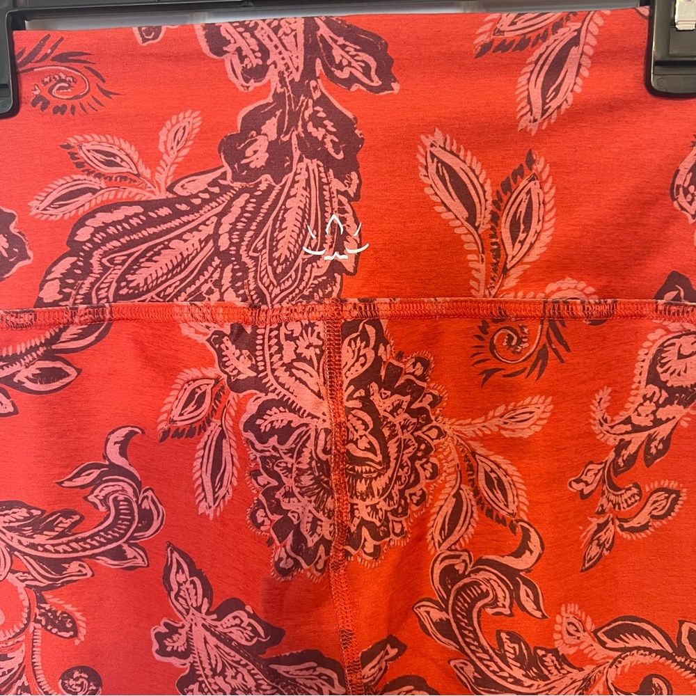 Beyond Yoga High Waisted Shorts Orange Paisley Size Medium NWT - Picture 4 of 7